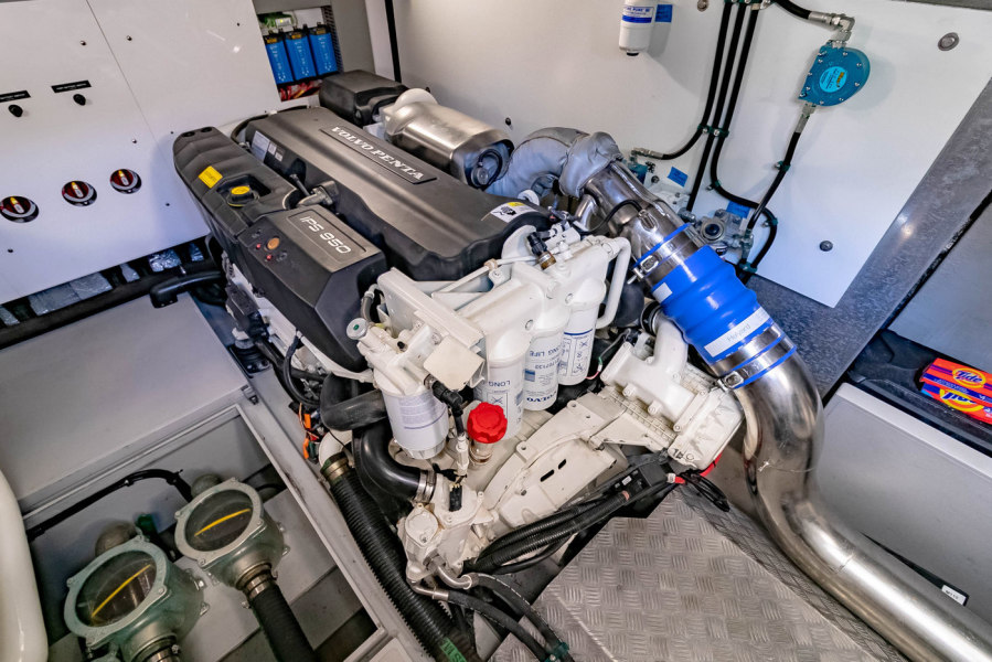 52' 2018 Sunseeker Manhattan