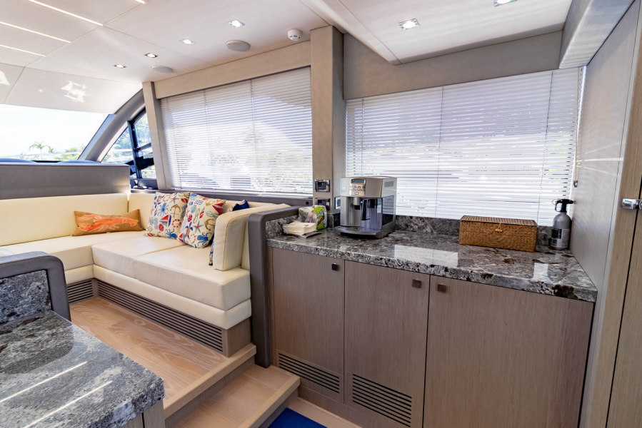 52' 2018 Sunseeker Manhattan