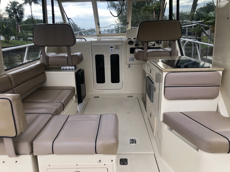 2009 Mainship "31" Pilot 31