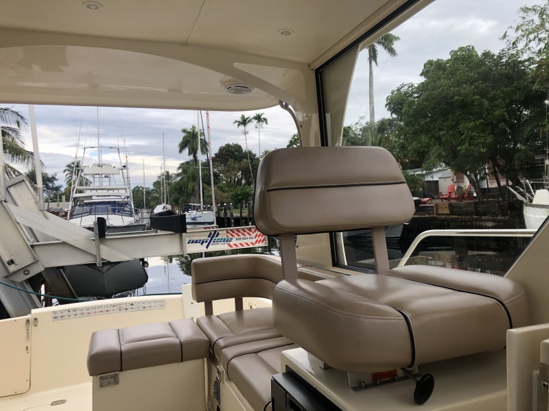 2009 Mainship "31" Pilot 31
