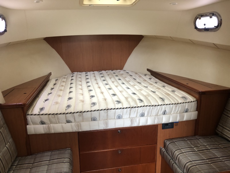 2009 Mainship "31" Pilot 31