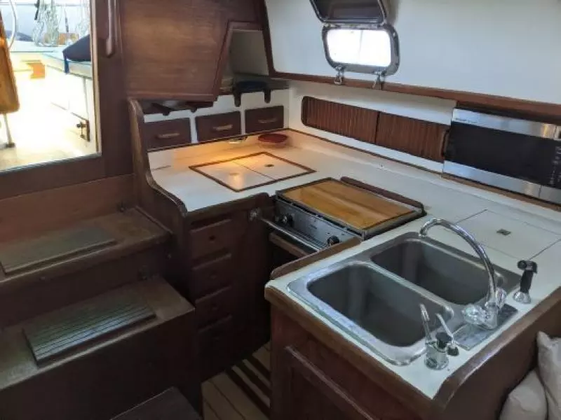 33ft Caliber Yacht For Sale