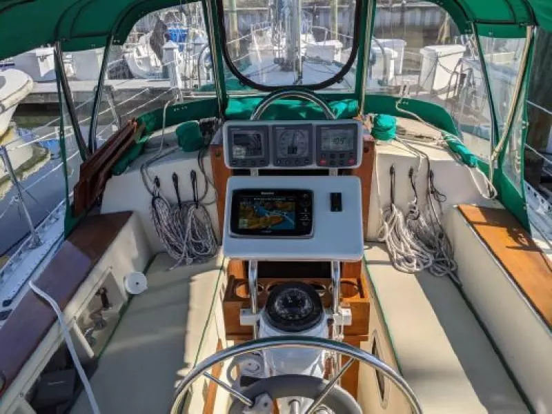 33ft Caliber Yacht For Sale