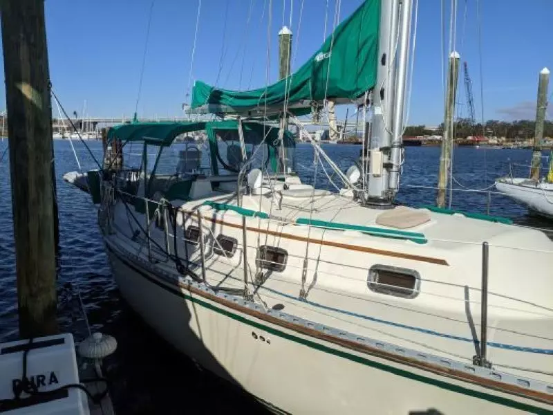 33ft Caliber Yacht For Sale