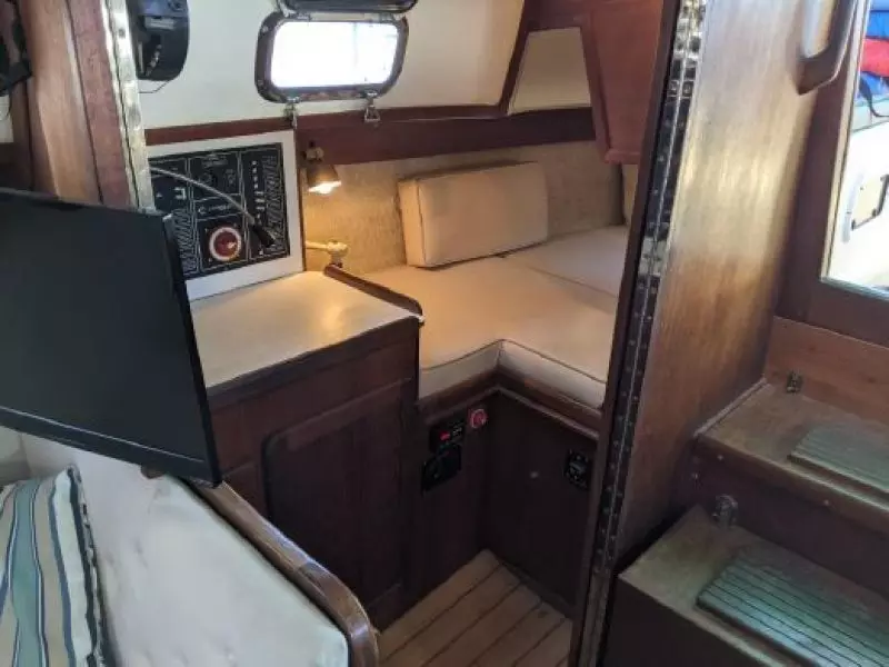 33ft Caliber Yacht For Sale