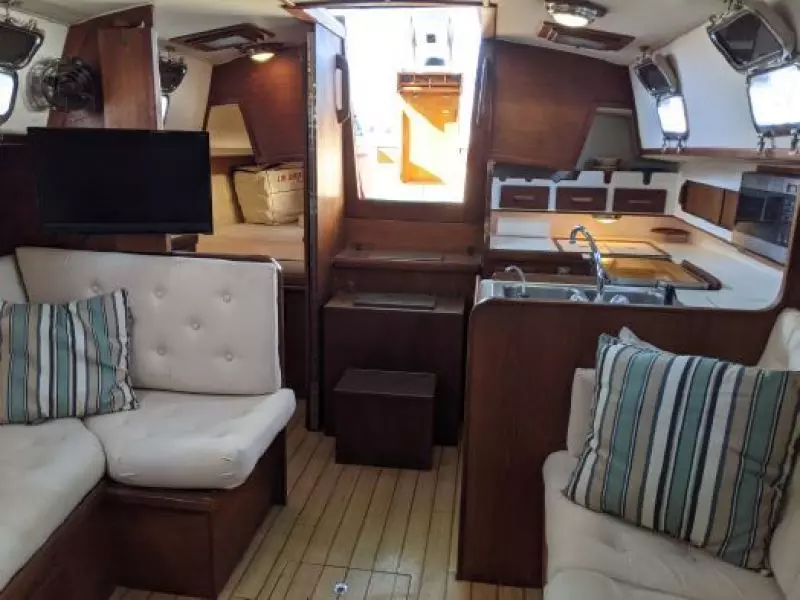 33ft Caliber Yacht For Sale