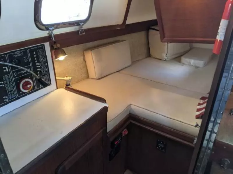 33ft Caliber Yacht For Sale