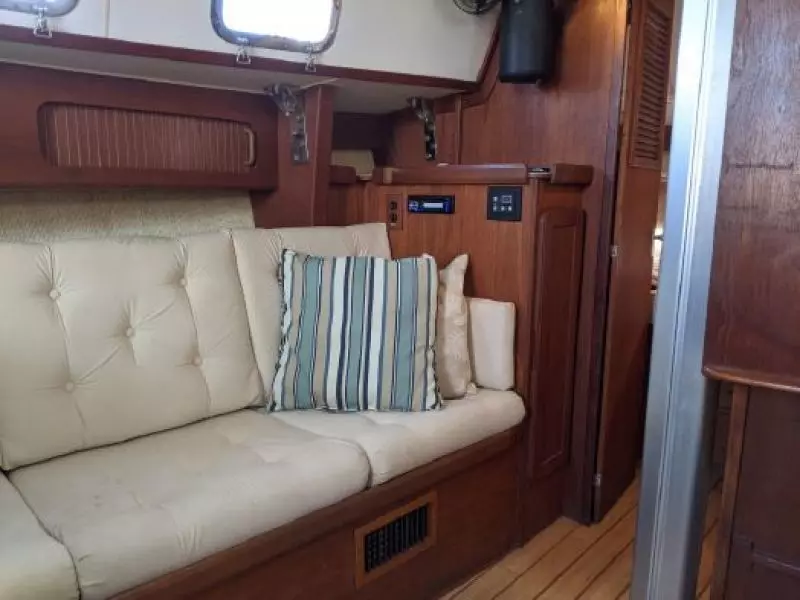 33ft Caliber Yacht For Sale