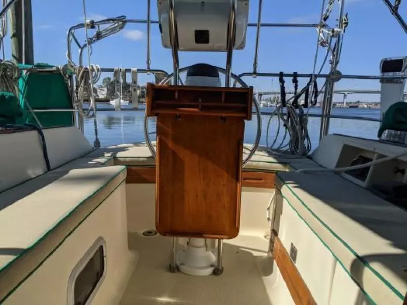 33ft Caliber Yacht For Sale