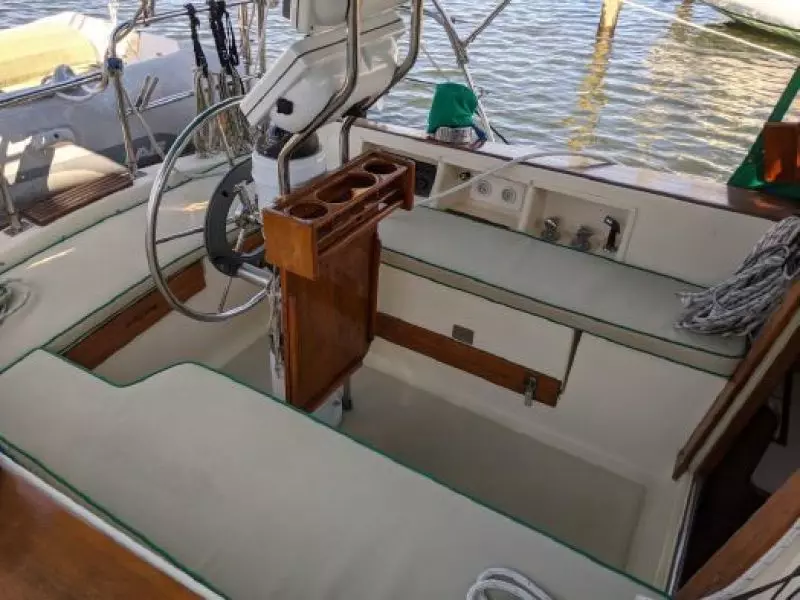 33ft Caliber Yacht For Sale