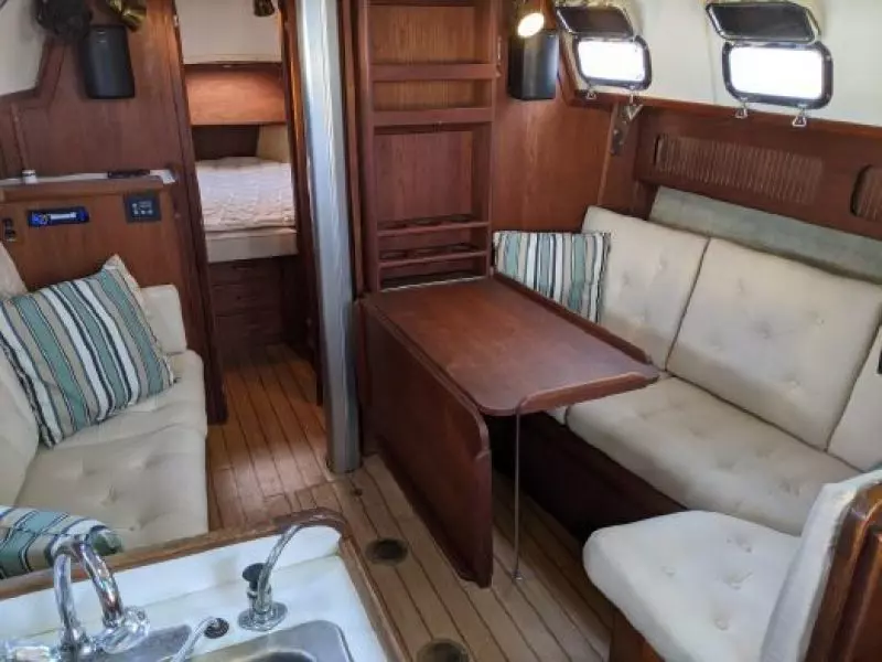 33ft Caliber Yacht For Sale