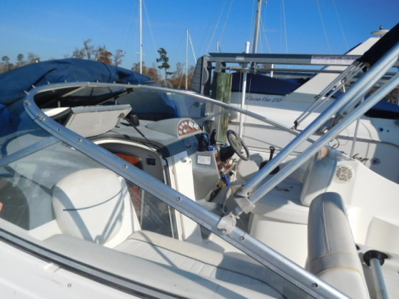 2005 Bayliner 275