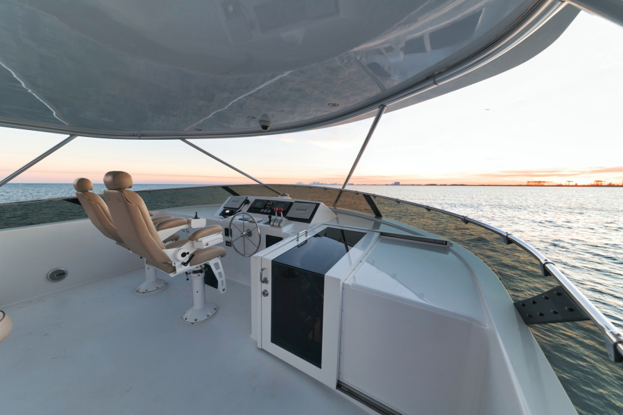 75' 2002 Hatteras CPMY