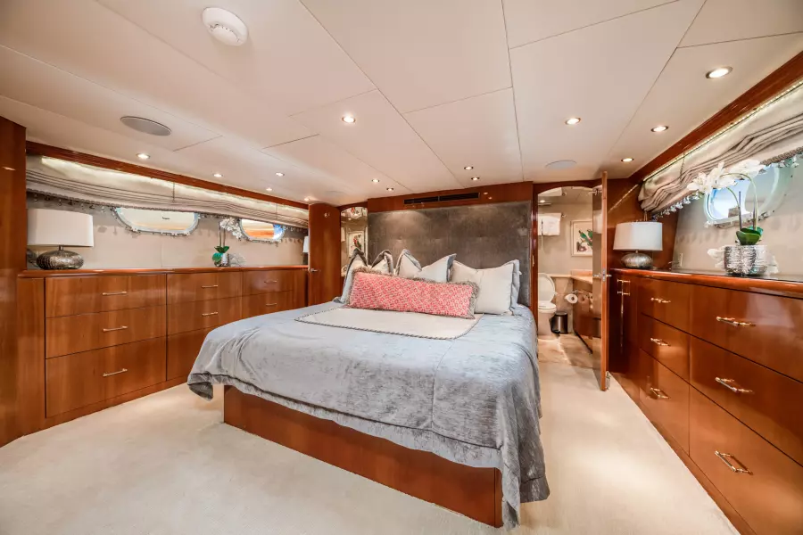 Vita Brevis 75ft Hatteras Yacht For Sale Vita Brevis 75ft Hatteras Yacht For Sale