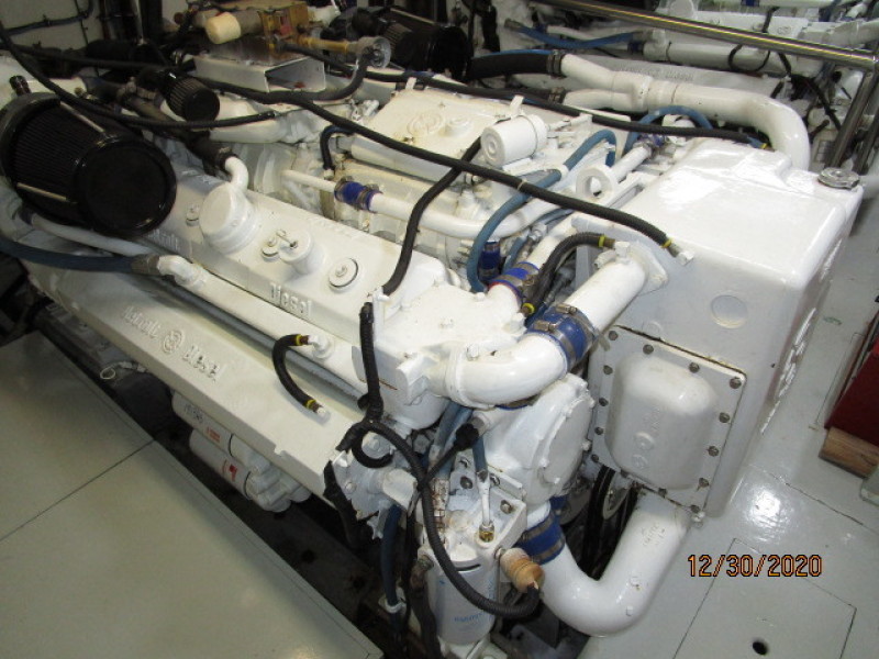 70' Hatteras starboard main engine1