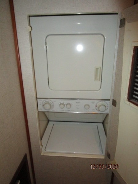 70' Hatteras washer-dryer