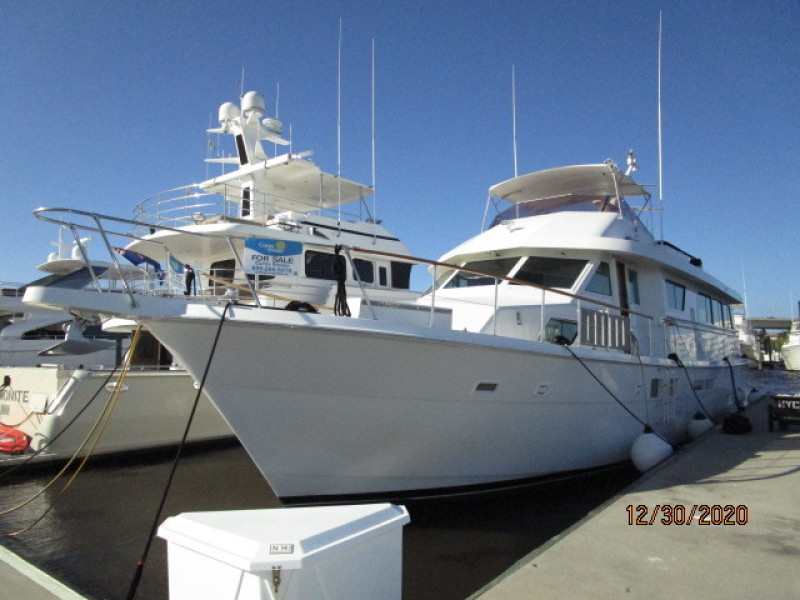 70' Hatteras port forward profile1