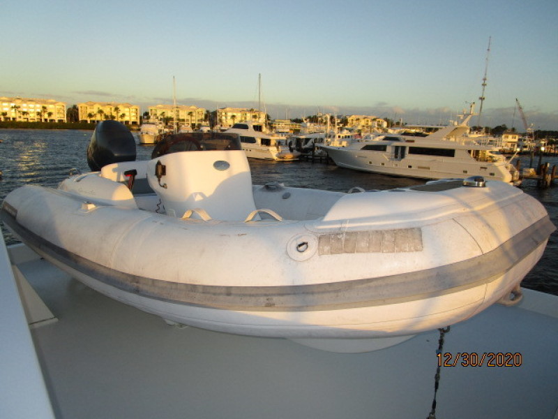 70' Hatteras tender1
