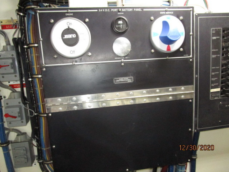 70' Hatteras engine room electrical panel1