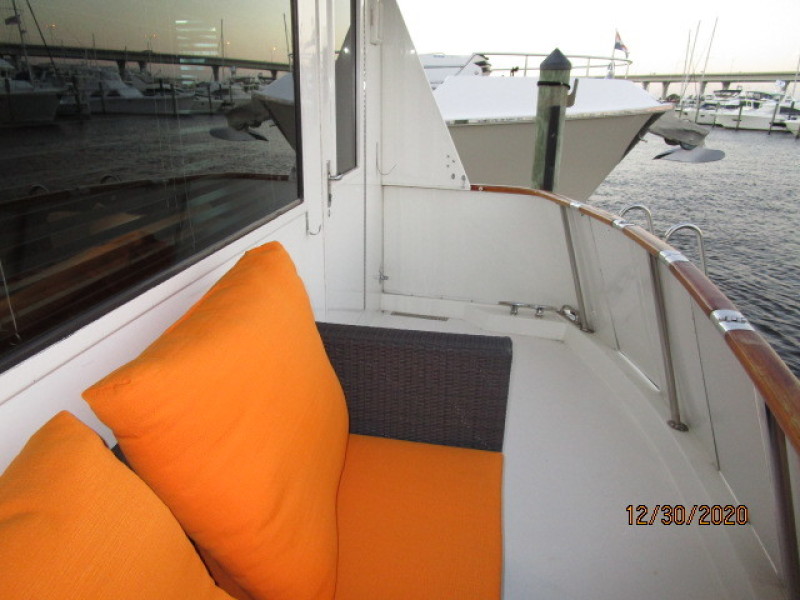 70' Hattears aftdeck starboard