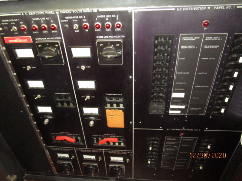70' Hatteras pilothosue electrical panel2