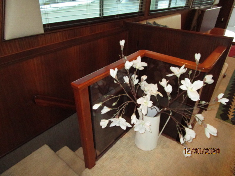 70' Hatteras salon starboard forward stairwell
