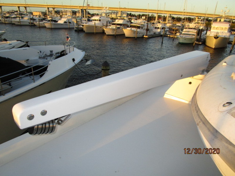 70' Hatteras tender davit