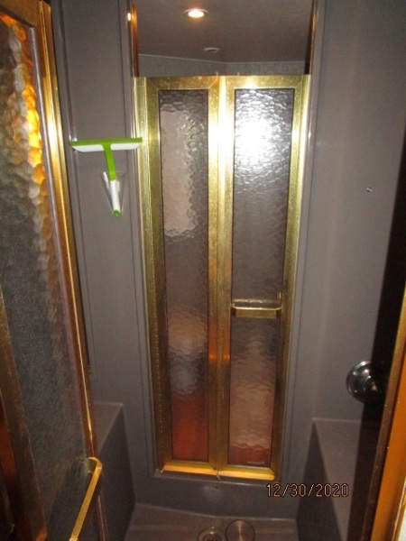 70' Hatteras master stateroom walk-through shower