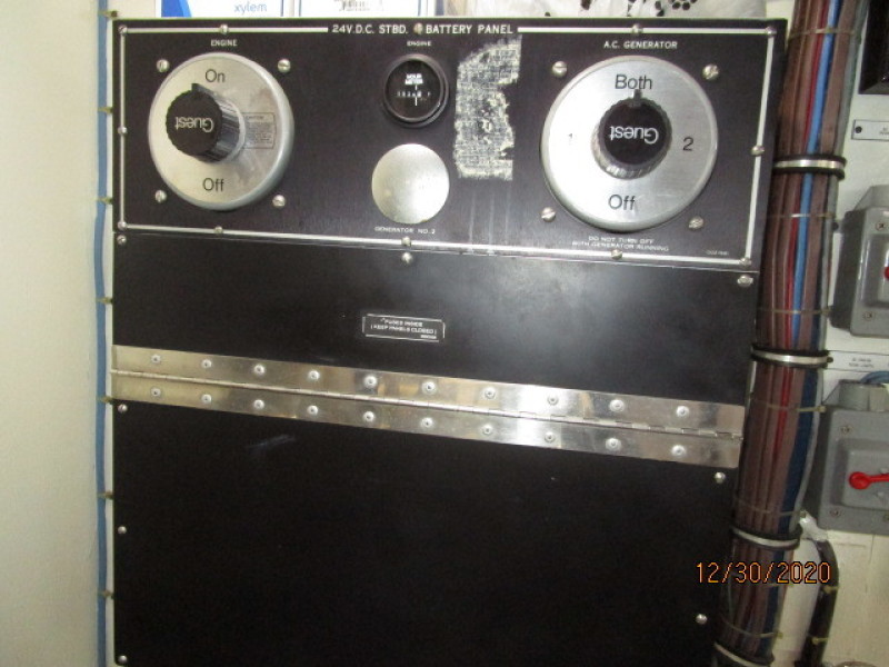 70' Hatteras engine room electrical panel2