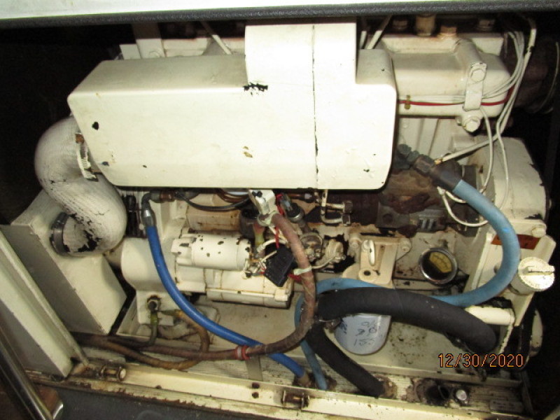 70' Hatteras generator2
