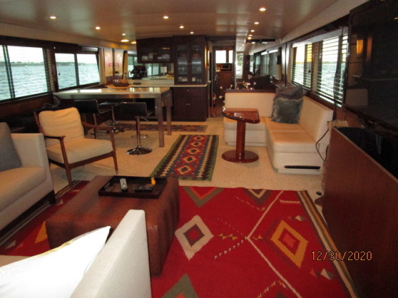 70' Hatteras salon forward