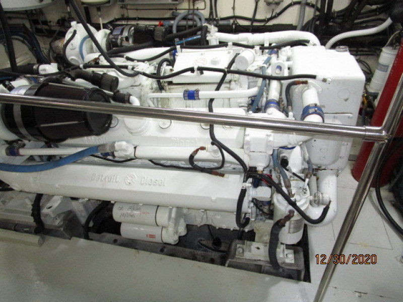 70' Hatteras port main engine1