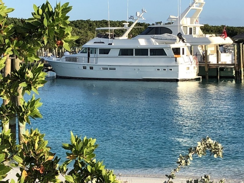 70' Hatteras port aft profile