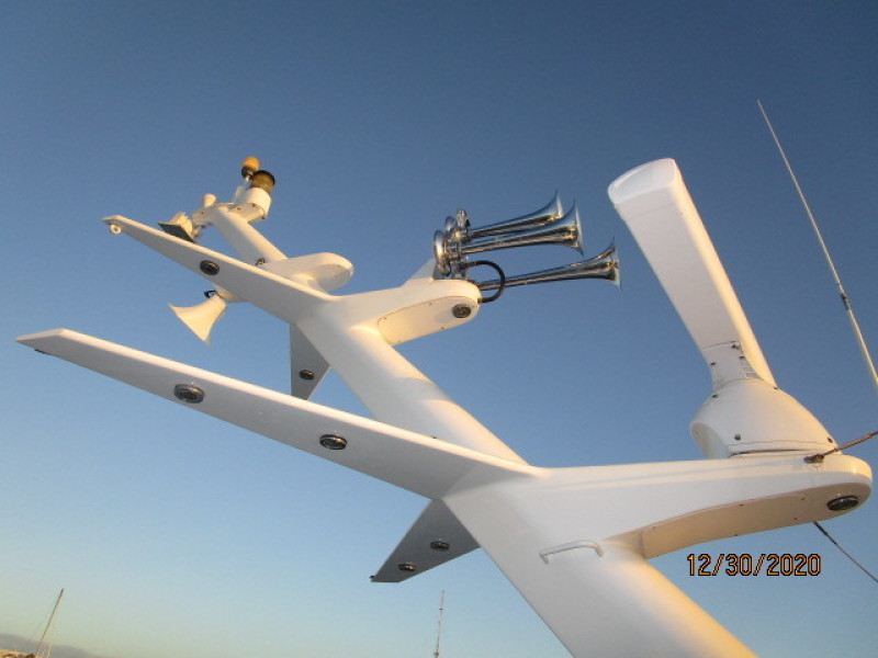 70' Hatteras mast