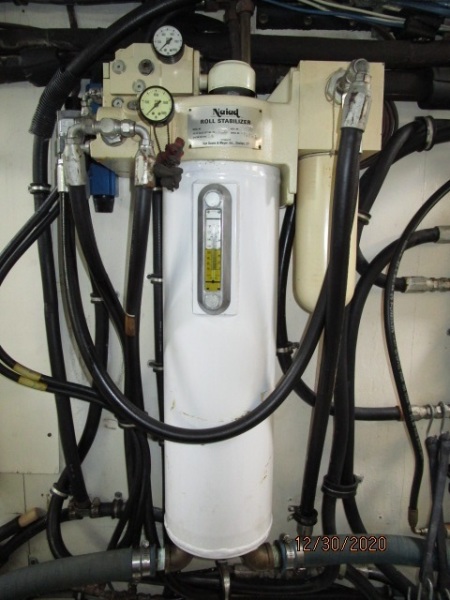 70' Hatteras stabilizer system