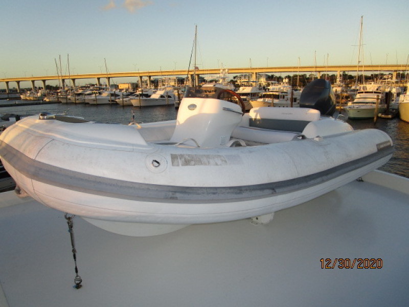 70' Hatteras tender2