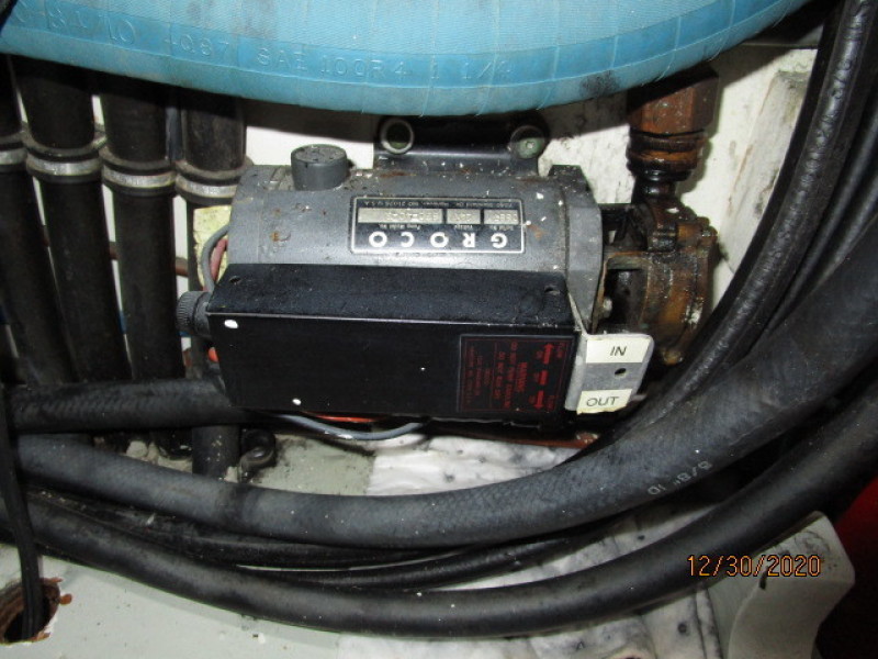 70' Hatteras oil change system