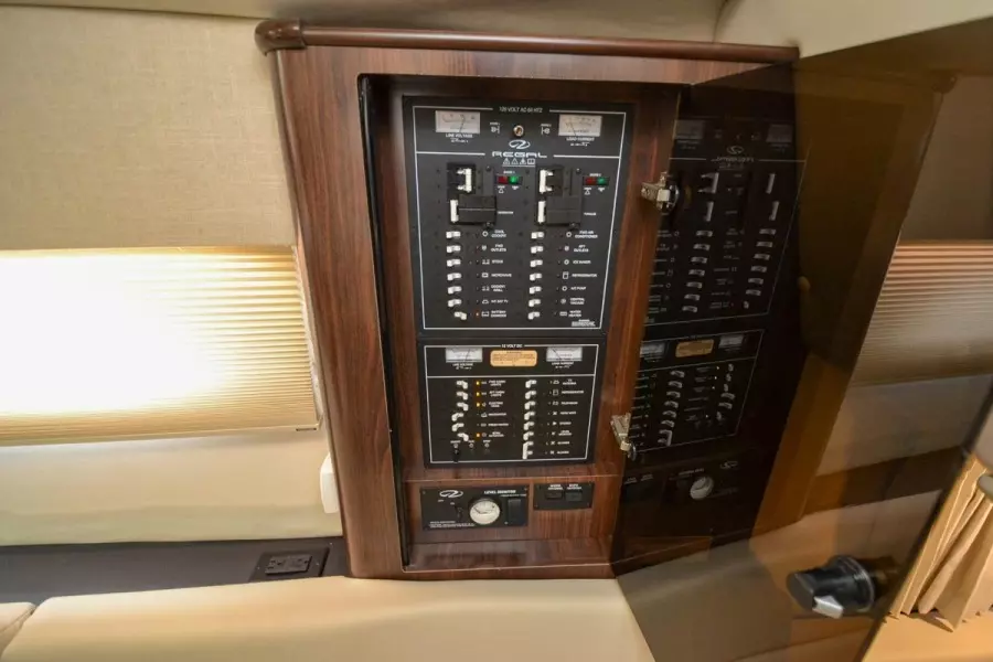 2018 Regal 35 Sport Coupe