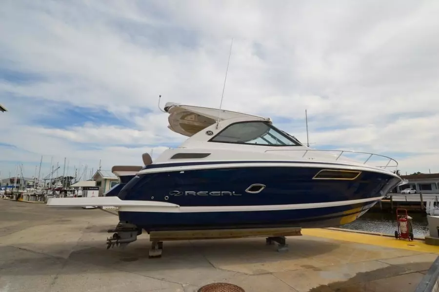 2018 Regal 35 Sport Coupe