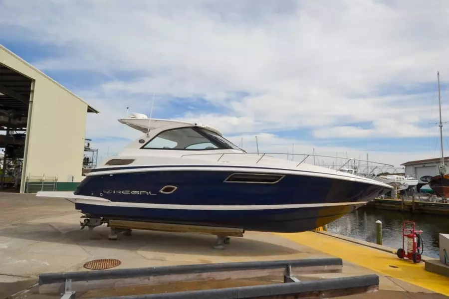 2018 Regal 35 Sport Coupe