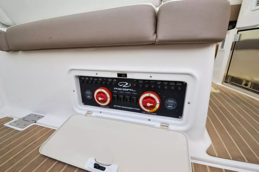 2018 Regal 35 Sport Coupe