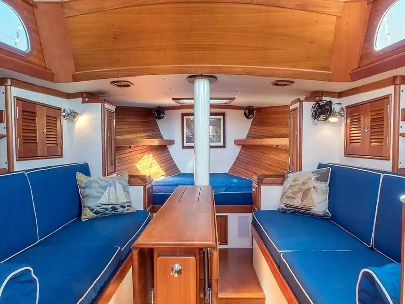 Interior, Fwd.