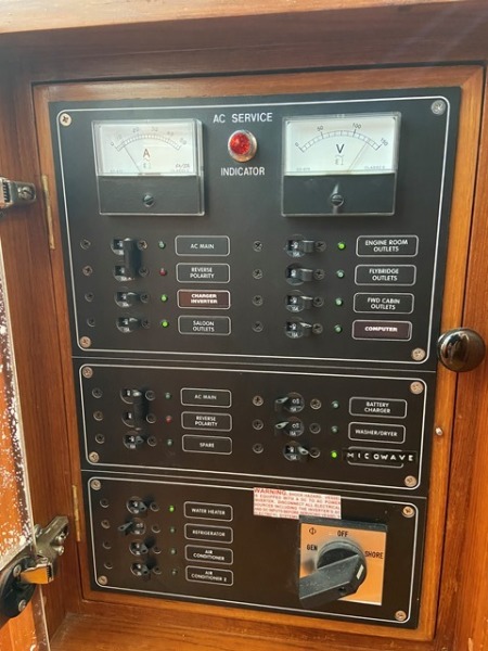 2005 Mariner Orient 40