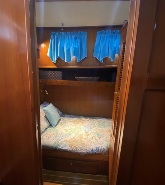 2005 Mariner Orient 40