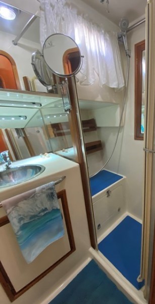 2005 Mariner Orient 40