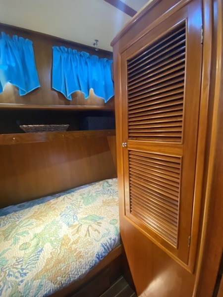 2005 Mariner Orient 40