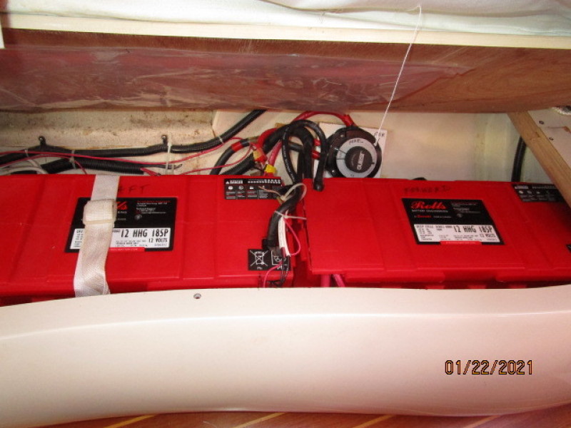 37' Hunter Battery Bank