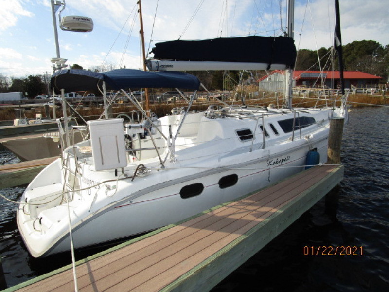37' Hunter Starboard Aft Profile