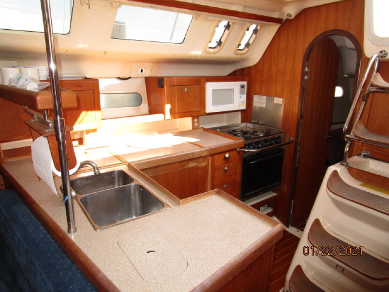 37' Hunter Galley1
