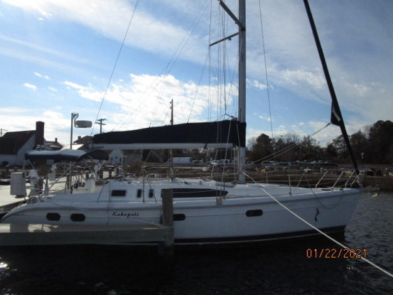 37' Hunter Starboard Profile